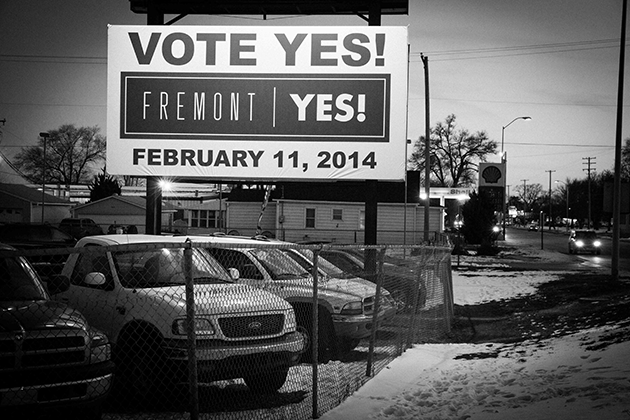 Anti-ordinance billboard near the overpass into Fremont, Nebraska © Mary Anne Andrei