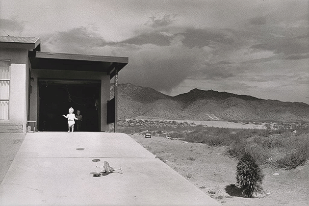 Albuquerque, New Mexico (1957), gelatin silver print by Garry Winogrand (1928–1984). Courtesy the Museum of Modern Art, New York © The Estate of Garry Winogrand, courtesy Fraenkel Gallery, San Francisco