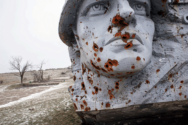 A monument in Savur-Mogila, in eastern Ukraine, that commemorates a historic battle between German and Russian forces during World War II. The monument was heavily damaged during clashes between pro-Russian separatists and the Ukrainian army in the summer of 2014 © Larry Towell/Magnum Photos