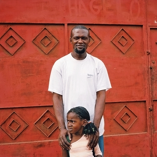 A father and daughter at a crèche, Luanda, Angola © Tim Hetherington/Magnum Photos