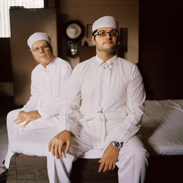 Khushroo (left) and Fali Madon at the Colaba agiary. All photographs by Chiara Goia