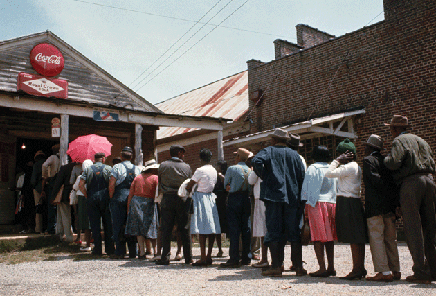 A voting line at a general store in Greene County, Alabama, in 1966 © Flip Schulke/Corbis