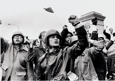 Protesters at a Days of Rage demonstration in Chicago, organized by the Weathermen to protest the Chicago Seven trial, October 11, 1969 © David Fenton/Getty Images