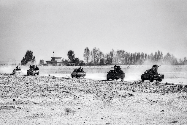 Hashd al-Shaabi troops chasing retreating Islamic State fighters, near Baiji