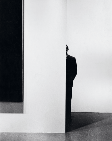 “Man Behind Wall, Museum of Modern Art,” by Beuford Smith © The artist/Césaire. Courtesy Keith de Lellis Gallery, New York City