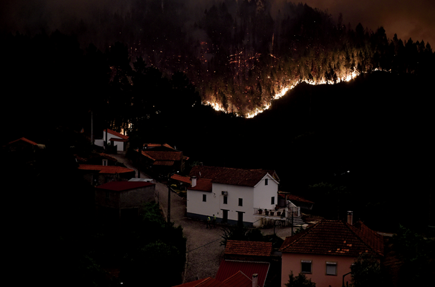 A wildfire near the village of Mega Fundeira, Pedrógão Grande © Miguel Riopa/AFP/Getty Images