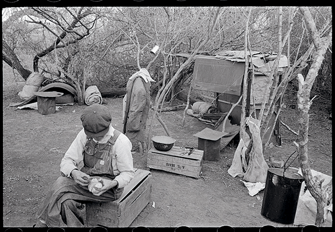 A migrant worker camp, Harlingen, Texas, 1939 © Russell Lee/LC-DIG-FSA-8a25277