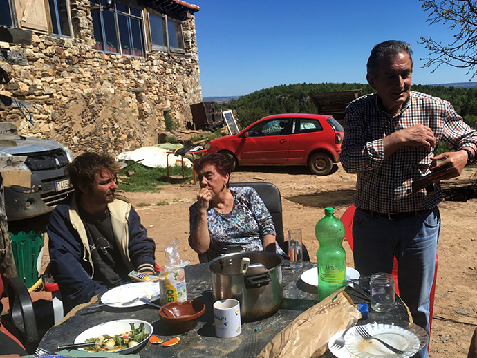 Former Fraguas resident Isidro Moreno García recounts his memories of the town to the squatters over lunch.