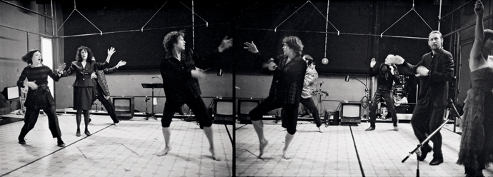 A rehearsal photograph from Brace Up!, 1991 © Paula Court. Courtesy the Wooster Group