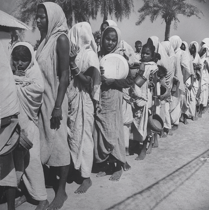Women in Calcutta waiting in line for food during the Bengal famine of 1943 © William Vandivert/The LIFE Picture Collection/Shutterstock