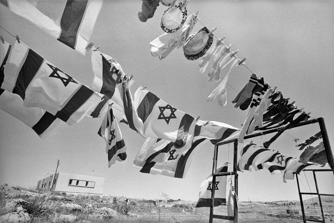 Laundry in Ofra, a settlement in the West Bank, 1979 © Micha Bar-Am/Magnum Photos