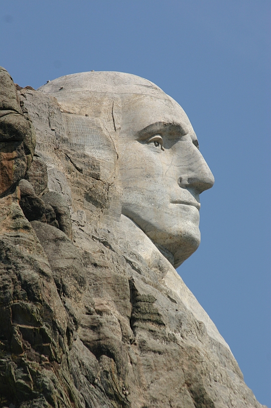 sideview_of_george_washington_statue_at_mt_rushmore
